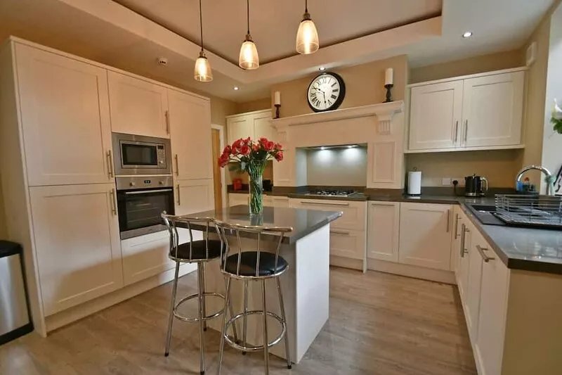 5 ☆ in the ♡ of Burnley, 4 Bath, Netflix, Parking