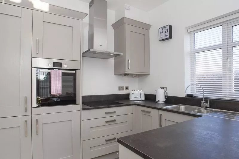 White House Luxury Apartments- Apartment C