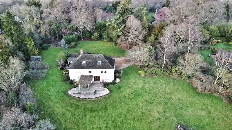 Stunning 5-bedroom 4-bathroom home with 2-acre garden and fabulous country views