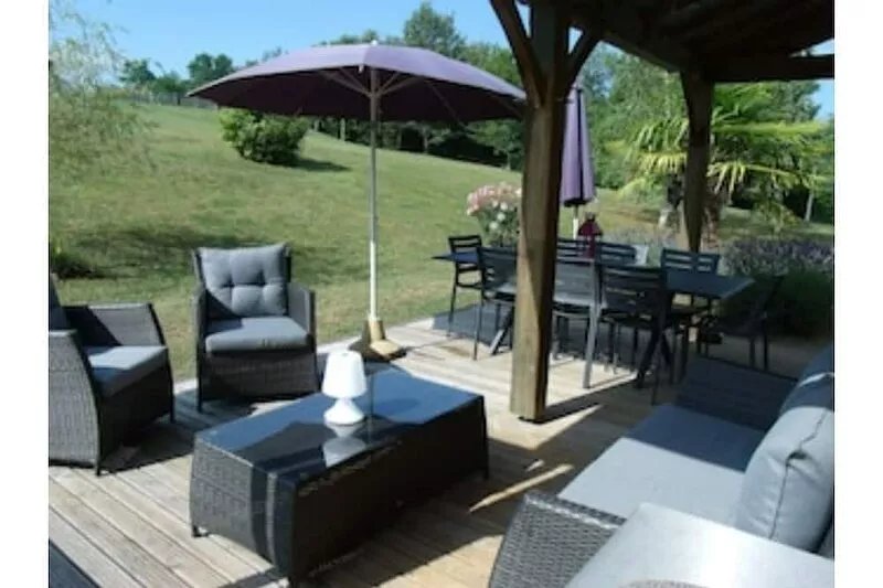 Gîte Le Pigeonnier in Montignac-Lascaux, large garden, private heated swimming