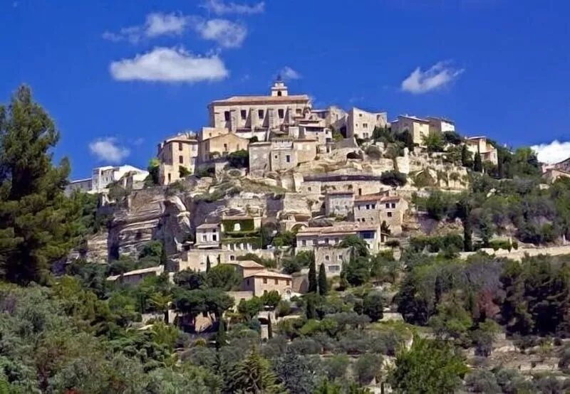 Provencal villa & secluded garden in exclusive residence including large pool.