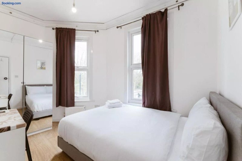 Mile End Double Rooms 27 Guest House