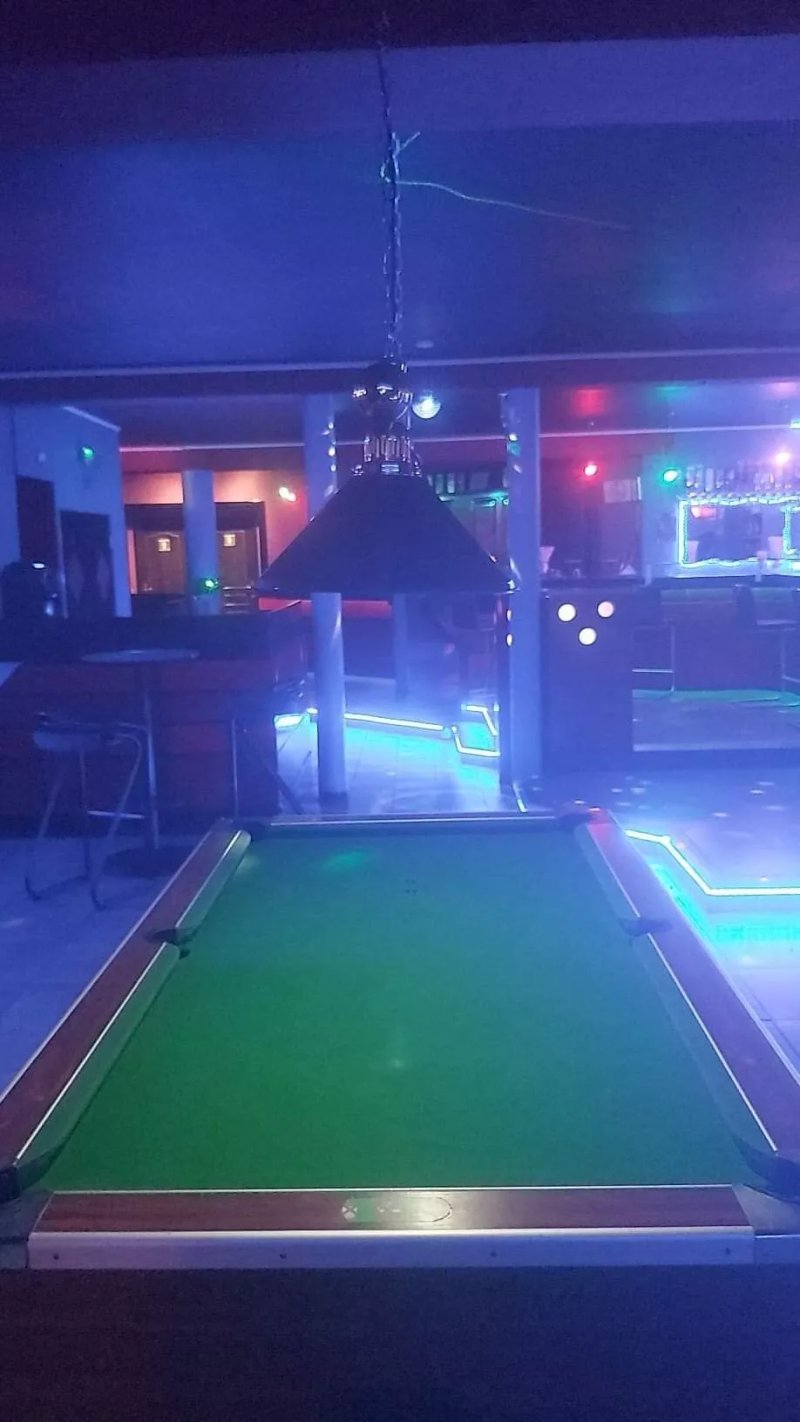 Kiss Bar