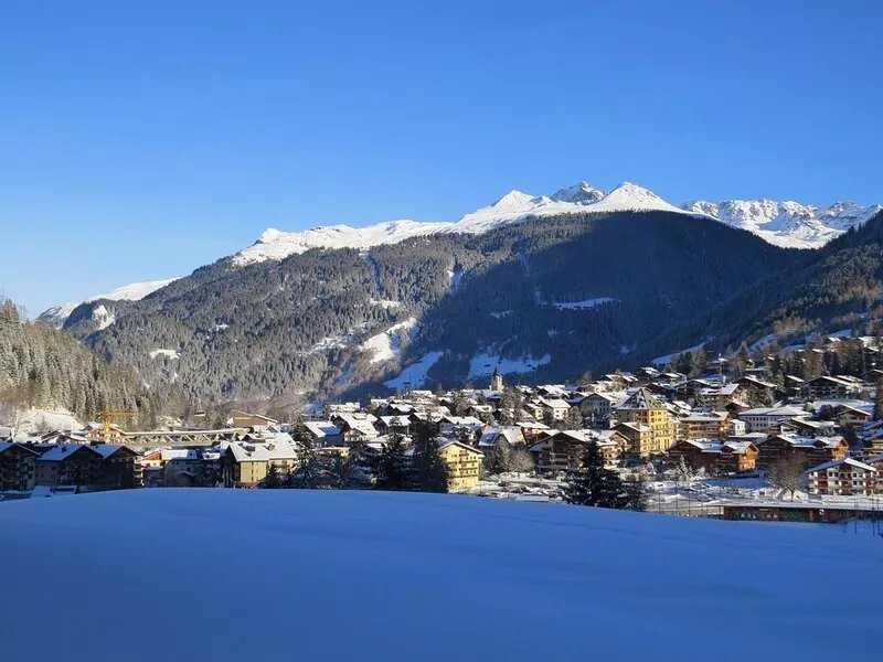 1 bedroom apartment in chalet with stunning view over Klosters and mountains.