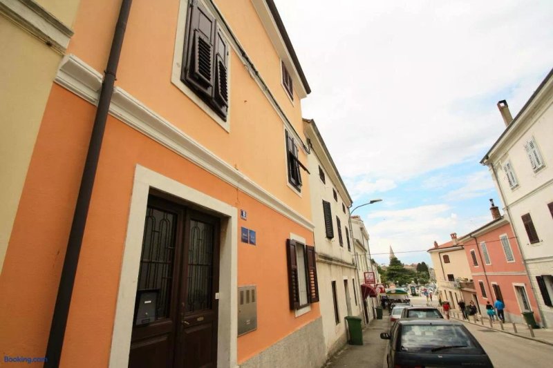 Old Town Rooms And Apartment