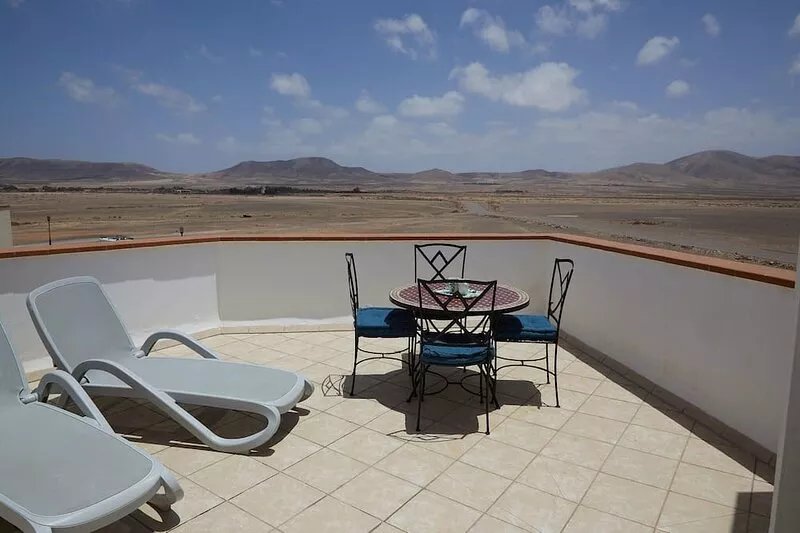 Stunning Apartment with Sea Views, Mins from the Beach