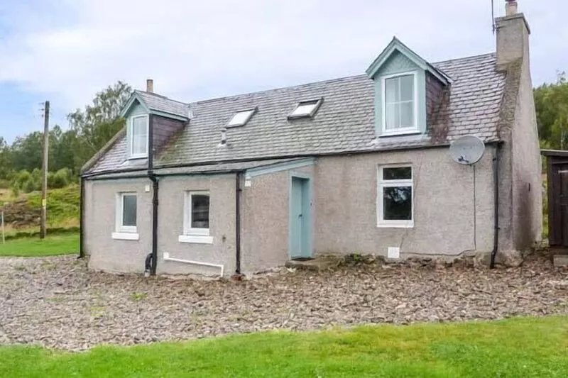 EASTER DUTHIL COTTAGE, family friendly, with open fire in Carrbridge