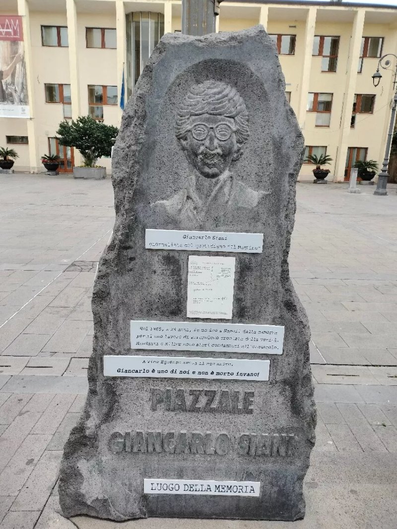Stele In Memoria Di Giancarlo Siani