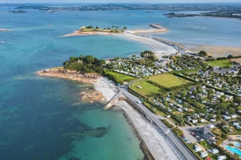 Apartment with panoramic view of Morlaix Bay, sandy beach 50m away
