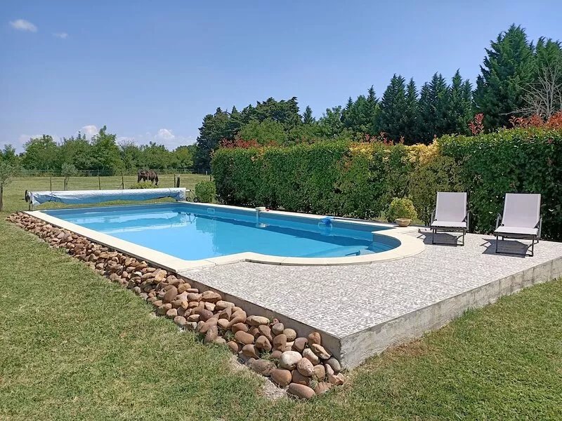 Comfortable cottage 3 people max with pool near Isle sur Sorgue