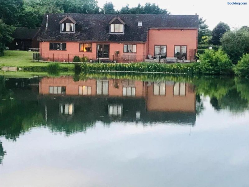 Bransford Farm Fishery B & B