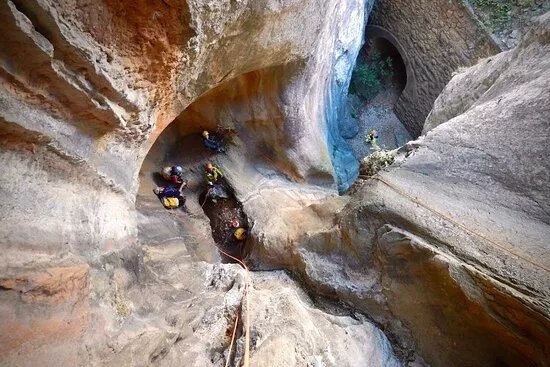 Aventuratrek Guias de Montana y Barrancos