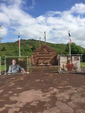 Monument aux Morts De La Guerre 14-18 et 39-45