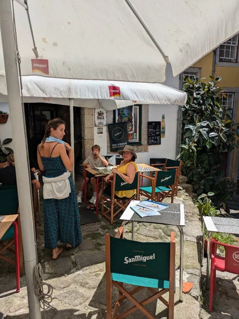 Adega Dos Grilos Restaurante E Fados