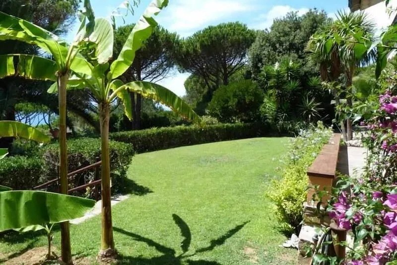 Beautiful Villa with Private Garden and Wonderful Sea View