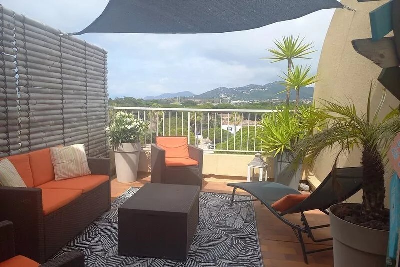 T2 duplex+2 large terraces on Hyères harbor,4 pers, 5 mn walk to beaches !