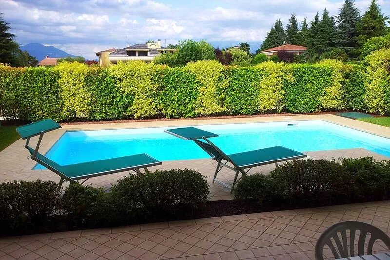 Villa with pool at 100 meters from the lake