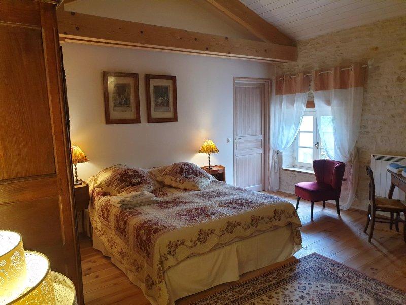 Domaine Les Hauts De Gloriette : Les Écuries
