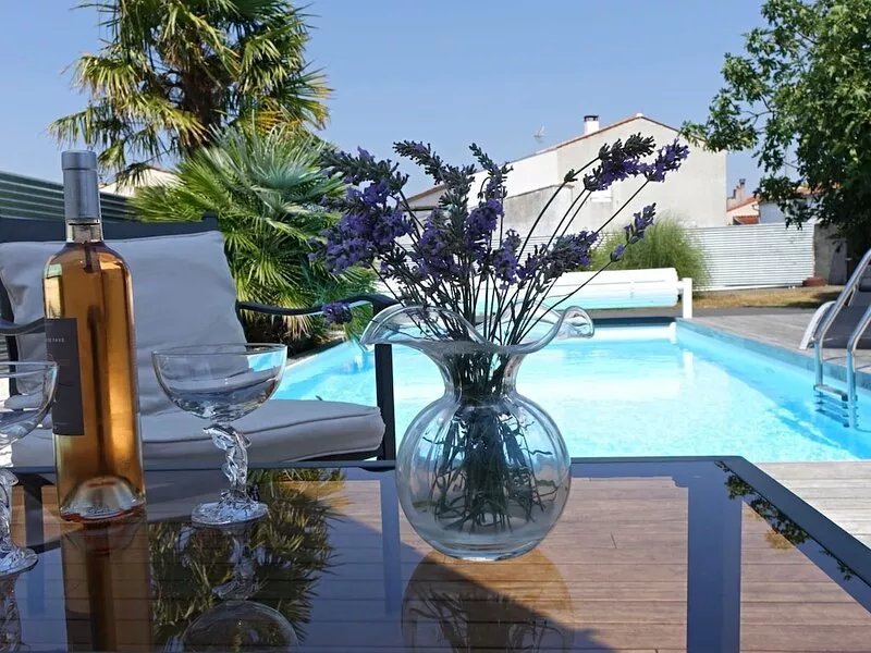 For rent: house with heated pool – 4 to 5 people – Near La Rochelle