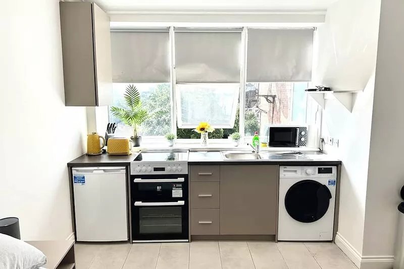Sunny Modern, Private Apartment, 15 Mins To Central London