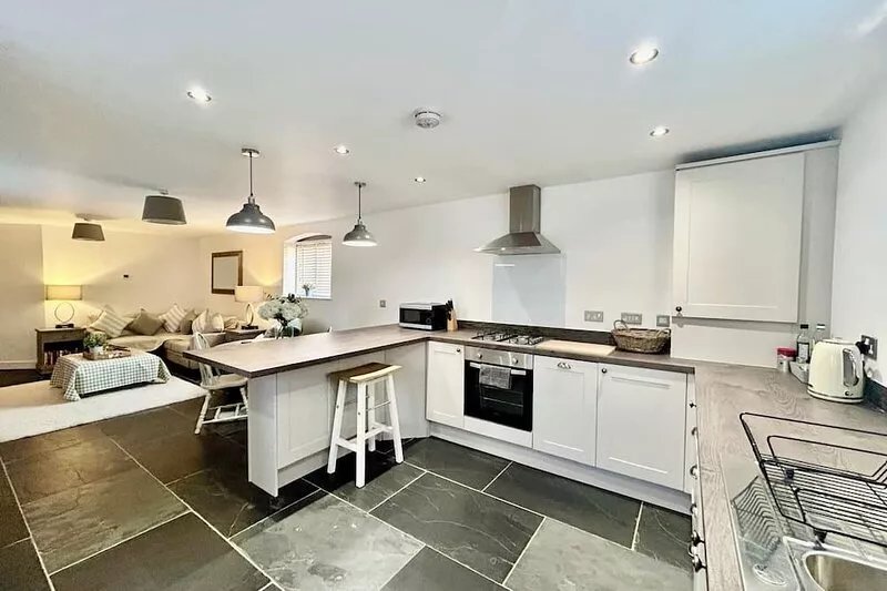 Stunning Canalside Barn - 5 minutes from the "National Memorial Arboretum"