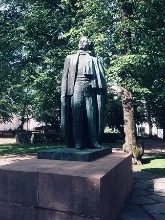 The Statue of Eino Leino
