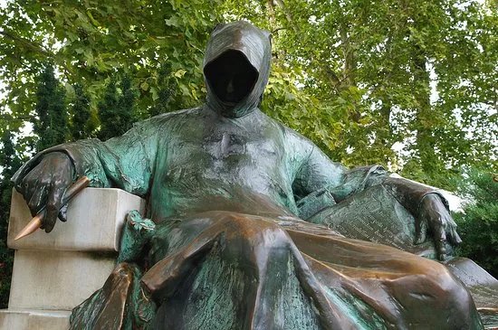 Anonymus Szobor