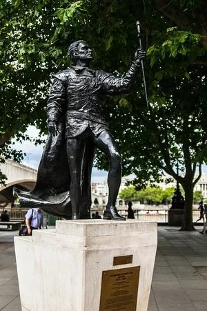 Laurence Olivier Statue