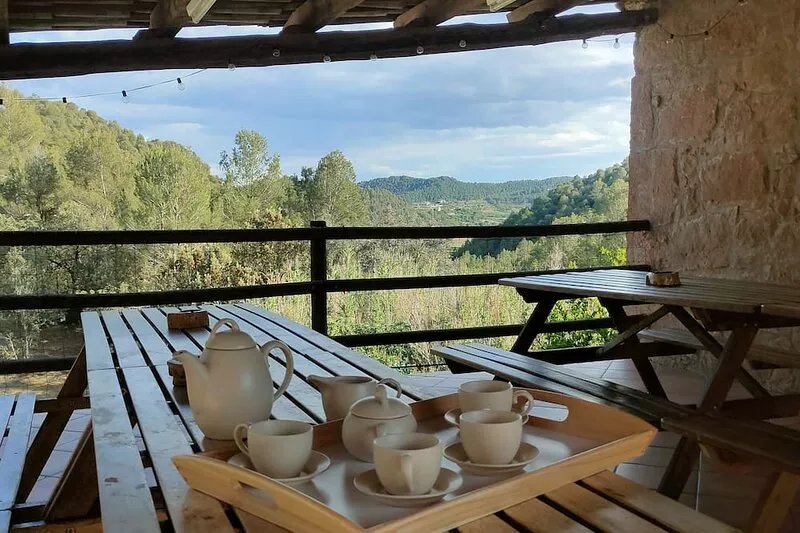 Large rural house with outdoor pool 1 hour from Barcelona.