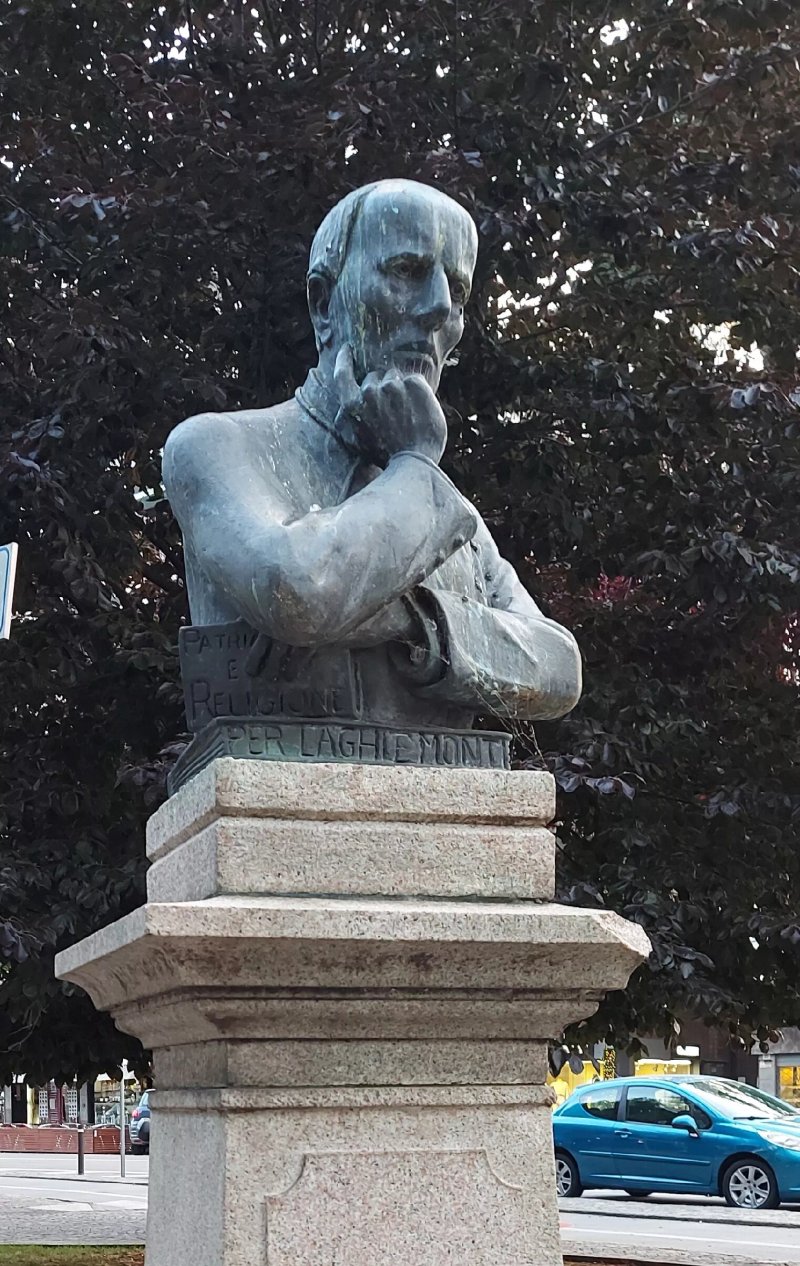 Monumento A Luigi Boniforti