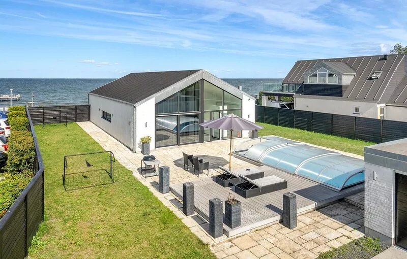 4 bedroom amazing home in Strøby