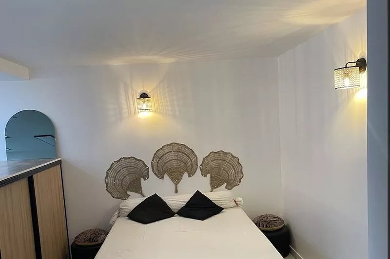In villa center, air-conditioned, T3 80 M2 terrace /garden + parking 4/5