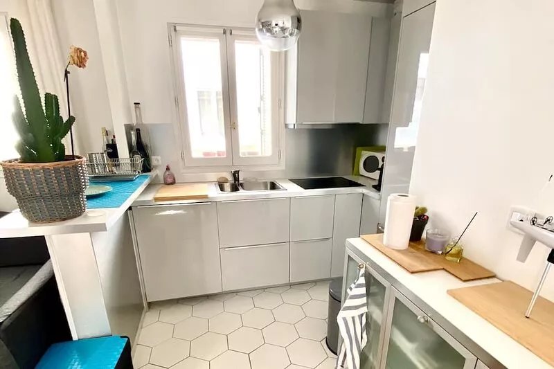 Lovely renovated apartment of 45m² located in the heart district Ternes