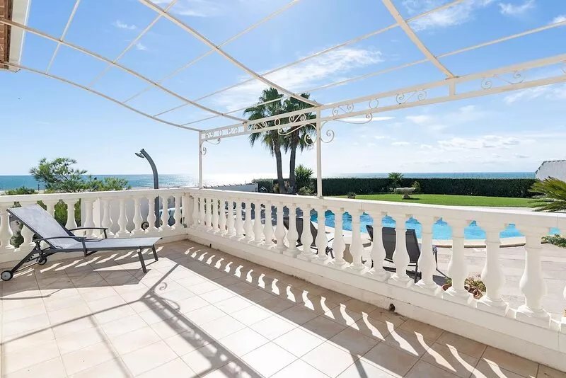 COR4 Spacious villa with private swimming pool, sea view SAINT PIERRE LA MER