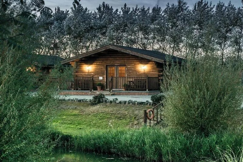 Lake View Lodges - 25073