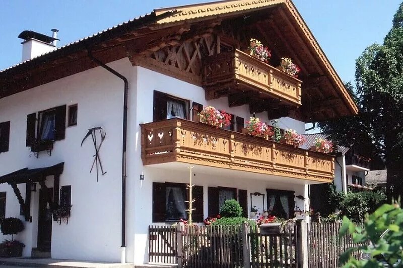 Sunny studio with balcony in the quiet heart of Partenkirchen