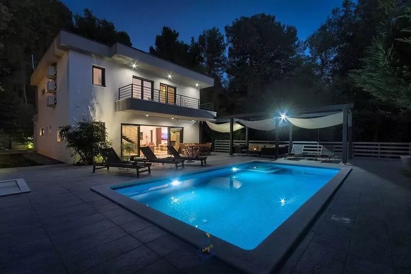 Secluded pine forest villa by the sea for up to 10 guests