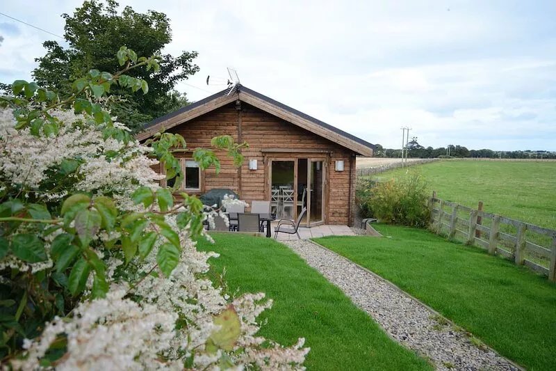 Shepherds Lodge - sleeps 6 guests  in 3 bedrooms