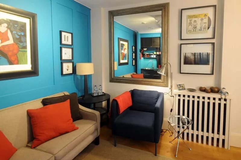 Cottage style small Town house in the centre of Cheltenham