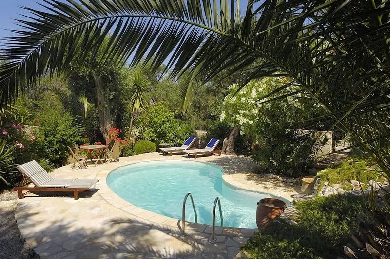 Villa Shu Shu. Private & peaceful location with pool in extensive walled gardens
