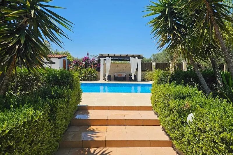 Delightful villa with private pool set in mature landscaped gardens.