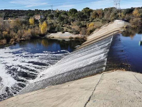 Embalse Del Molino De La Hoz