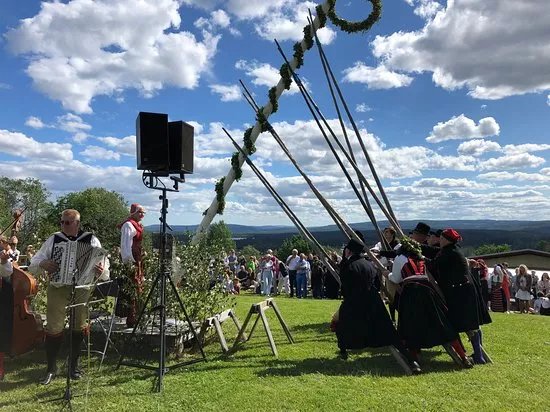 Dossbergets Hembygdsgard med Stadigstugan
