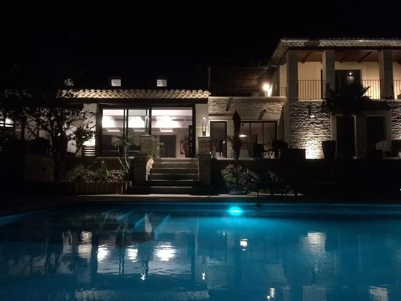 Luxury villa **** with swimming pool in La Roque-sur-Cèze, between Avignon