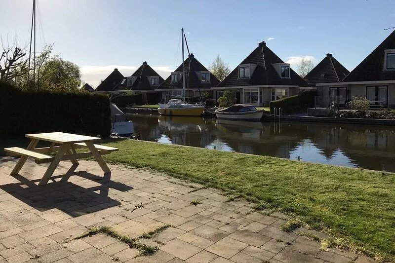 Woudsend: Luxury family house for 8 people. by the water!