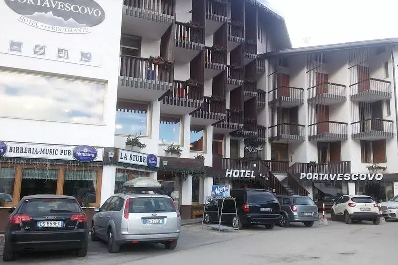 Very central in Arabba, Sellaronda ski lifts just a few steps away!