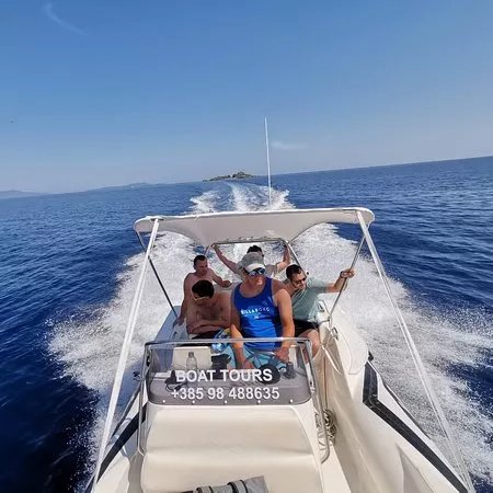 Aquamarine boat tours