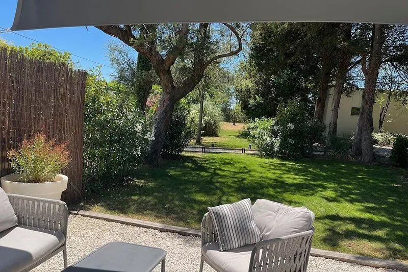 Gîte Dans un Mas Provencal Avec Piscine, 3km du Centre de L'isle-sur-la-sorgue