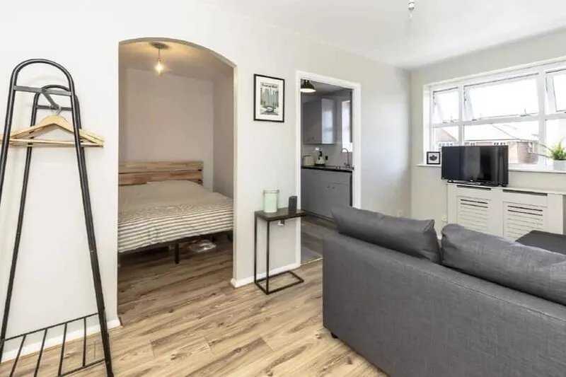 Modern studio Apartment, South West London