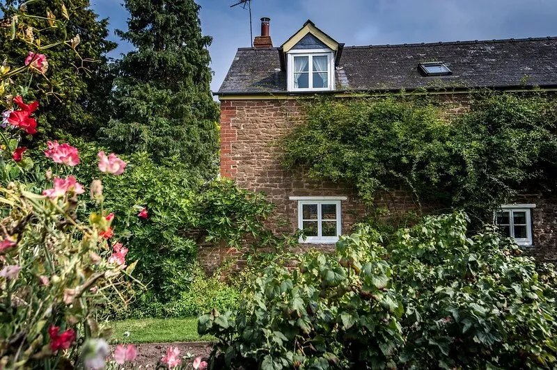 Characterful Stone Cottage  with lovely views over the Surrounding Countryside